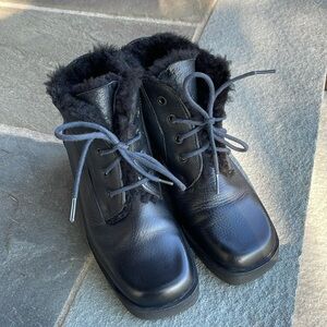 Santana Canada lace up boots size 7.5 size 7 with socks